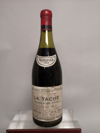 null 1 bouteille La TACHE Domaine de la ROMANEE CONTI 1959 

Étiquette tachée, niveau...