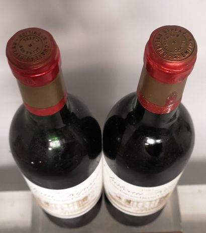 null 2 bouteilles Château RIPEAU - Saint Emilion Grand Cru Classé 1985 

Étiquettes...