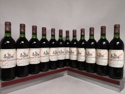 null 12 bouteilles Château BEYCHEVELLE - 4e GCC Saint Julien 1978 Caisse bois. 

Étiquette...