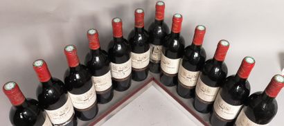 null 12 bottles Château D'ESCOT "Aux Sorbiers" - Médoc 1998 

Stained and slightly...