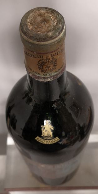null 1 magnum Château BATAILLEY - 5th GCC Pauillac 1964 

Faded and slightly damaged...