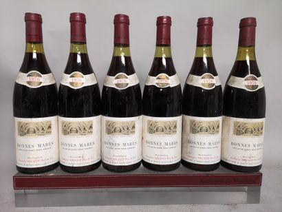 null 6 bottles BONNE MARES Grand cru - Domaine ARLAUD Père Fils 1976 

Slightly stained...