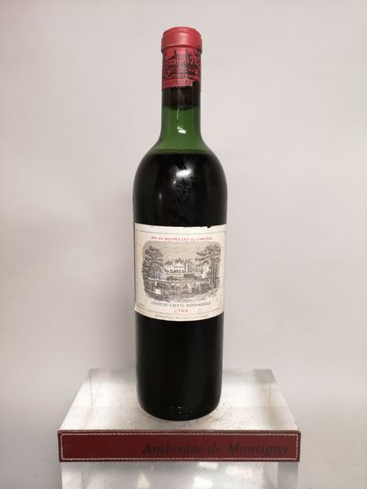 null 1 bouteille Château LAFITE ROTHSCHILD - 1er GCC Pauillac 1964 

Etiquette légèrement...