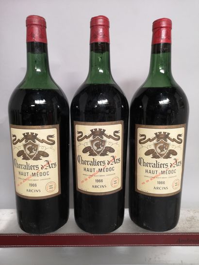 null 3 magnums CHEVALIER D'ARS - Haut Médoc 1966 

1 niveau haute épaule et 2 mi...