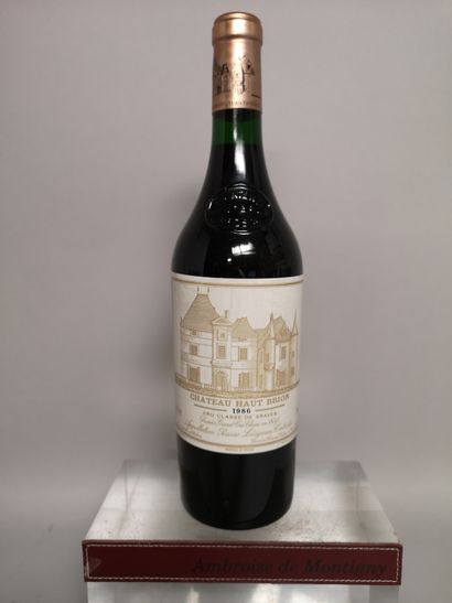 null 1 bouteille Château HAUT BRION - 1er Gcc Graves 1986 

Étiquette marquée.