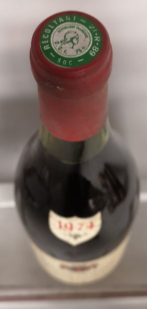 null 1 bouteille POMMARD - Héritiers Armand GIRARDIN 1974 

Étiquette légèrement...