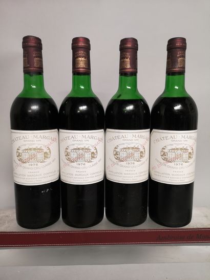 null 4 bottles Château MARGAUX - 1er Gcc Margaux 1976 

Mid-shoulder level.
