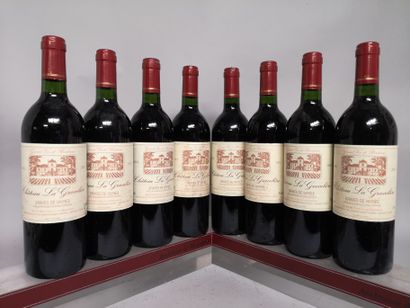 null 8 bottles Château La GRAVELIERE - Graves de Vayres 2002 

Slightly stained ...