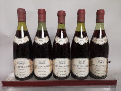 null 5 bouteilles NUITS SAINT GEORGES - QUINSON Fils 1974 

Étiquettes légèrement...