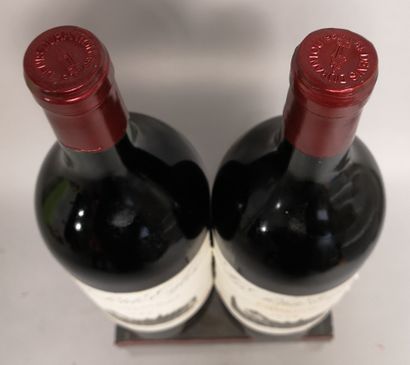 null 2 magnums LA PETITE EGLISE - Pomerol 1998 

Labels slightly stained and damaged....
