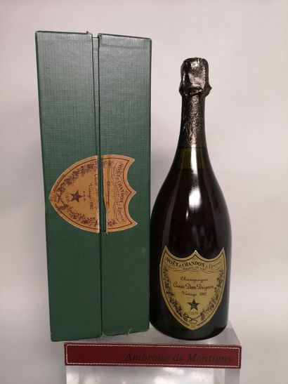 null 1 bottle CHAMPAGNE DOM PERIGNON 1982 Damaged box. 

Level at 2,5 cm under the...