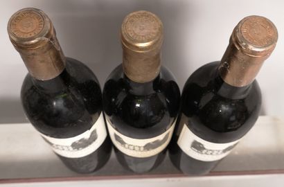 null 3 bouteilles Château DASSAULT - Saint Emilion Grand Cru Classé 1979 

Étiquettes...