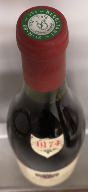 null 1 bouteille BEAUNE « Clos de Mouches » - Héritiers Armand GIRARDIN 1974 

Etiquette...