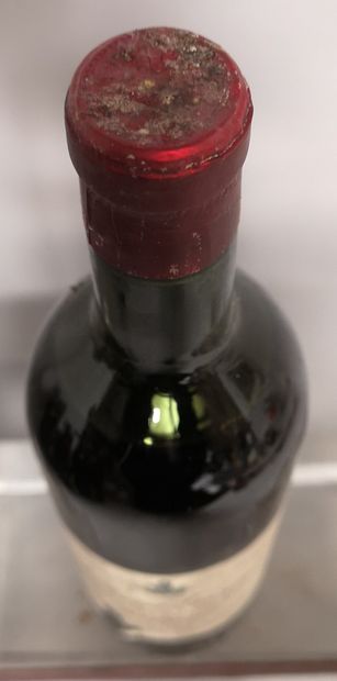 null 1 bouteille Château GISCOURS - 3e GCC Margaux 1965 

Étiquette légèrement tachées...
