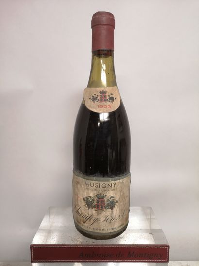 null 1 bottle MUSIGNY - CHAMPY Père Cie 1953 

Stained label. Level at 6 cm.