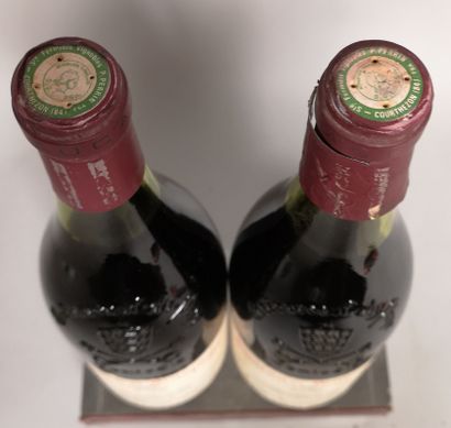 null 2 bottles CHATEAUNEUF du PAPE - Château de BEAUCASTEL 1979 

Slightly stained...