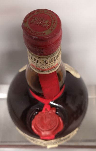 null 1 bouteille GRAND MARNIER Annees 70'