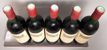 null 5 bottles Château LE CROCK - Saint Estèphe 1978 

Slightly stained labels. 3...