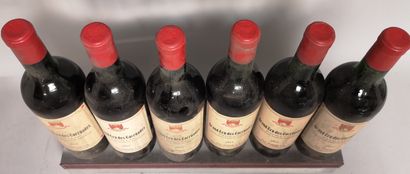 null 6 bottles Grand Cru des CARRUADES - Pauillac MISE NEG. 1964 

Slightly stained...