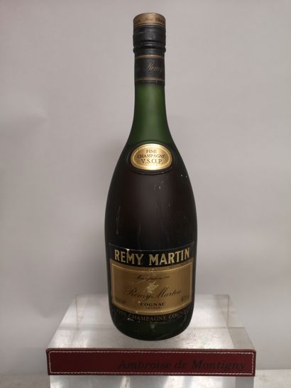 null 1 bouteille COGNAC Fine Champagne "V.S.O.P." - REMY MARTIN 

Étiquette légèrement...