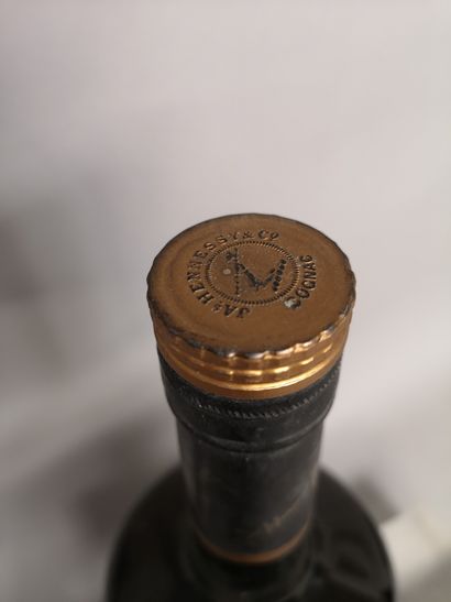 null 1 magnum COGNAC Grande Fine Champagne - HENNESSY V.S.O.P. 

Légèrement bas.