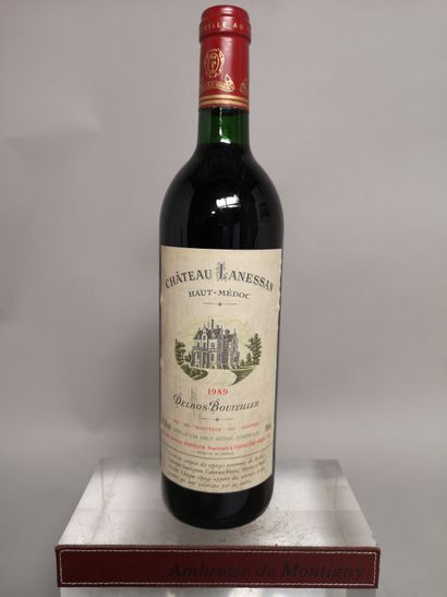 null 1 bouteille Château LANESSAN - Haut Médoc 1989 

Étiquette légèrement taché...