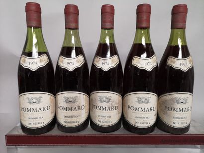 null 5 bouteilles POMMARD - QUINSON Fils 1974 

Étiquettes légèrement tachées. Niveaux...