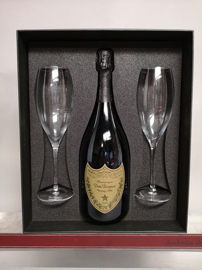 null 1 bottle CHAMPAGNE DOM PERIGNON 1998 In a box with 2 flutes.