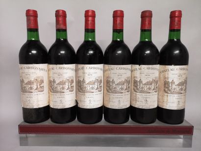 null 6 bouteilles Château CARBONNIEUX - Grand Cru Classé de Graves 1976 

Étiquettes...