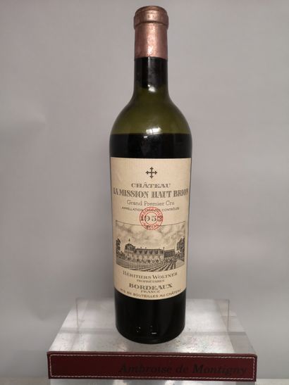 null 
1 bouteille Château LA MISSION HAUT BRION - Graves 1952 




Traces de coulure...