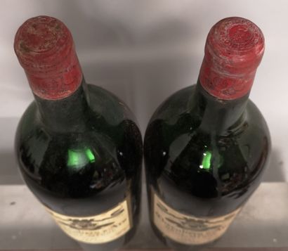 null 2 magnums CHEVALIER D'ARS - Haut Médoc 1967 

Slightly stained labels. Mid shoulder...