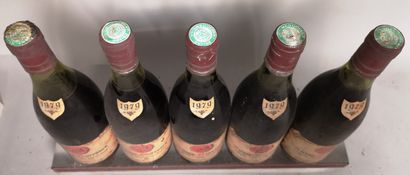 null 5 bottles AUXEY DURESSES "Clos du Moulin aux Moines" - MICHEL VIDAL 1979 

Slightly...