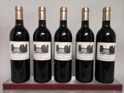 null 5 bouteilles Château DASSAULT - Saint Emilion Grand Cru Classé 1980 

Étiquettes...