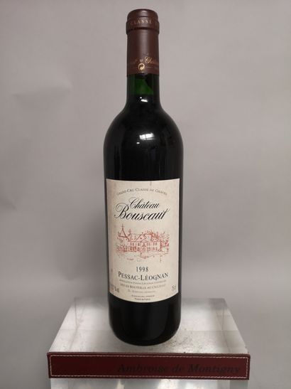 null 1 bouteille Château BOUSCAUT - Gcc Graves 1998 

Étiquette légèrement taché...