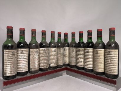 null 12 bouteilles Château VIRELADE - Graves 1964 A VENDRE EN L'ETAT 

Étiquettes...