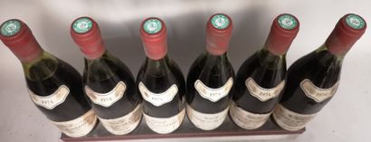 null 6 bouteilles VOSNE ROMANÉE - QUINSON Fils 1974 

Étiquettes tachées. Niveaux...
