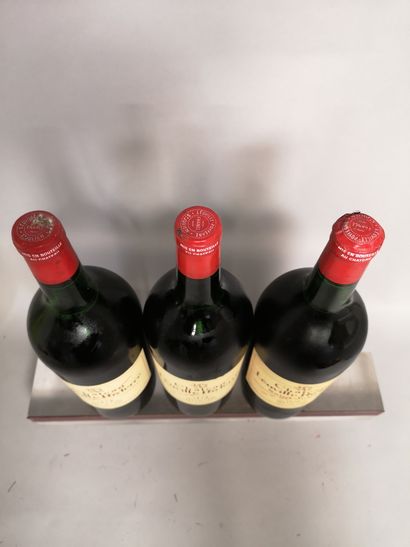 null 3 magnums Château LEOVILLE POYFERRE - 2nd GCC Saint Julien 1978 

Slightly stained...