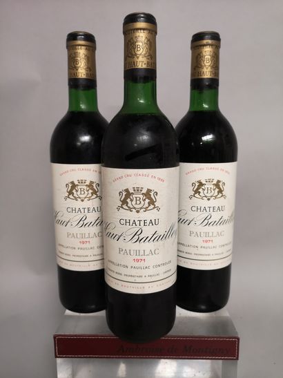 null 3 bouteilles Château HAUT BATAILLEY - 5 e Gcc Pauillacc 1971 

2 légèrement...