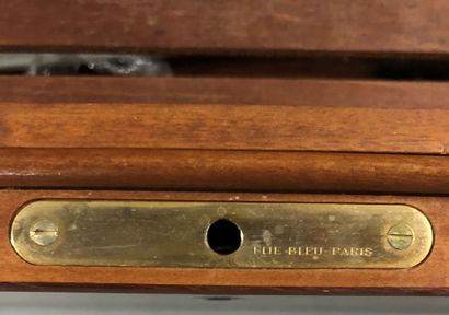 null ELIE BLEU PARIS

Cigar cabinet in veneer and marquetry, figured, brass side...