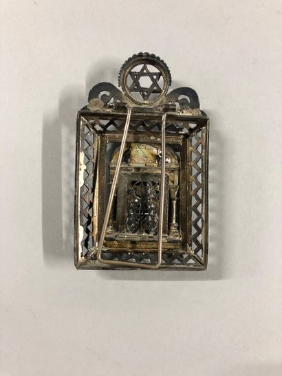 null Torah ornamental plate in silver with openwork decoration, pediment showing...