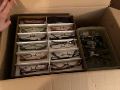  Lot of approximately 1400 pairs of glasses children and adults, (sight and solar)...