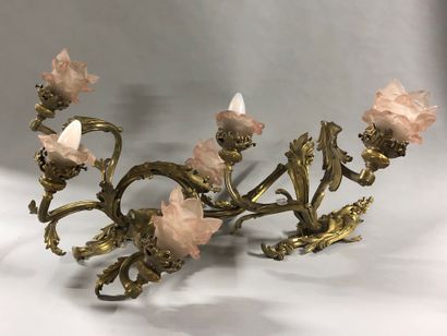null Pair of ormolu sconces with three lights in the Louis XV style

Accidents to...