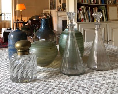 Lot including : 
- Two carafes and their...