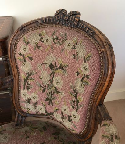 null Lot including : 

- Pair of molded and carved walnut armchairs with ribbon decoration,...