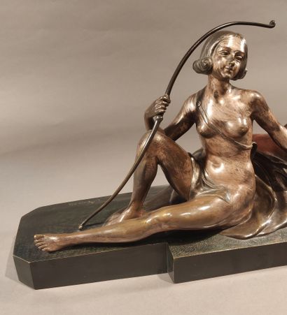 null MORANTE (c.1882-1960)

Diane au cerf, vers 1933

Bronze à triple patine, verte,...