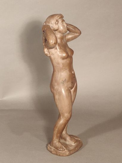 null D'après Aristide MAILLOL (1861-1944)

Nu se coiffant

Résine.

H. 35,5 cm