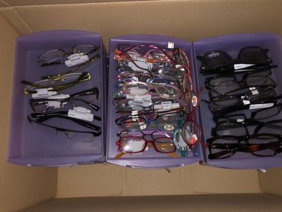 null Lot of approximately 1400 pairs of glasses children and adults, (sight and solar)

Many...