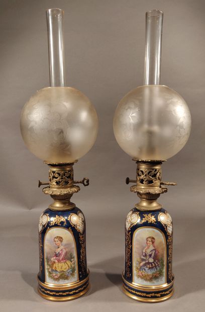 null LIMOGES or VIERZON

Pair of oil lamps with a circular body decorated with three...