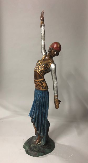 null Dans le goût de Demetre CHIPARUS

Danseuse 

Sujet en métal polychrome. 

Petit...