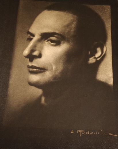 null Albert RUDOMINE (1891-1975)

Portrait d'homme, ca. 1950.

Tirage au charbon...